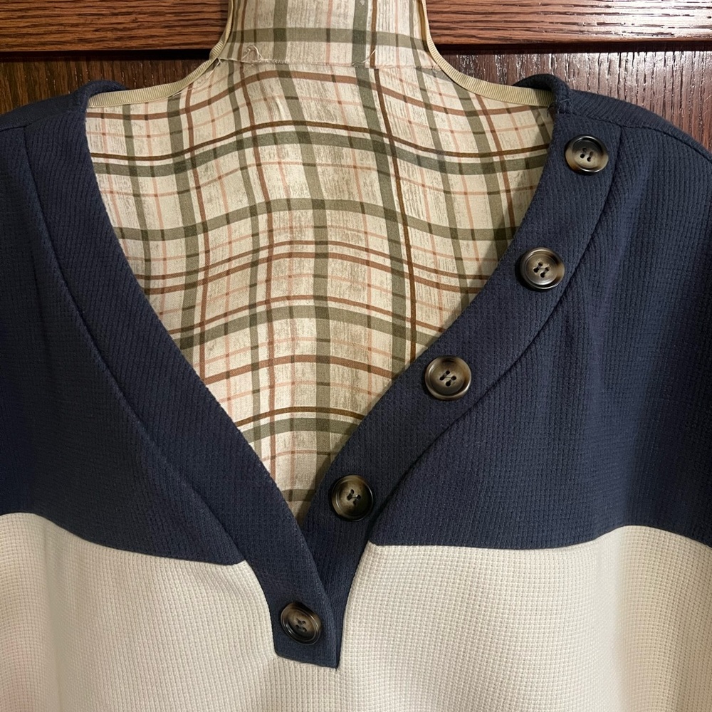 Color Block Button Detail Women's Top - Picture 4 of 6